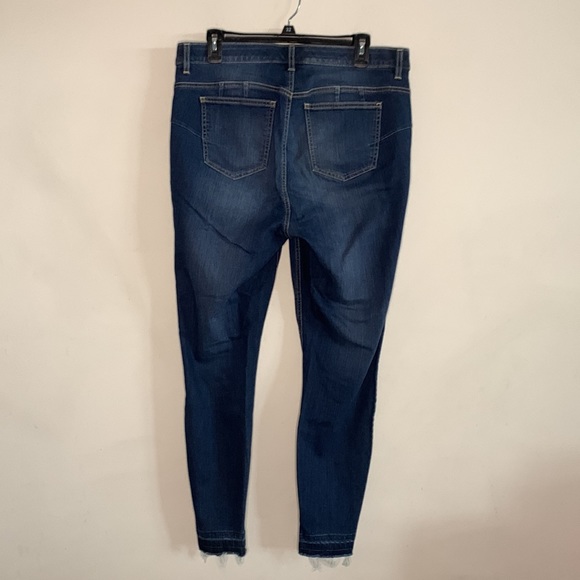 Torrid Bombshell Skinny Jeans - Picture 4 of 4